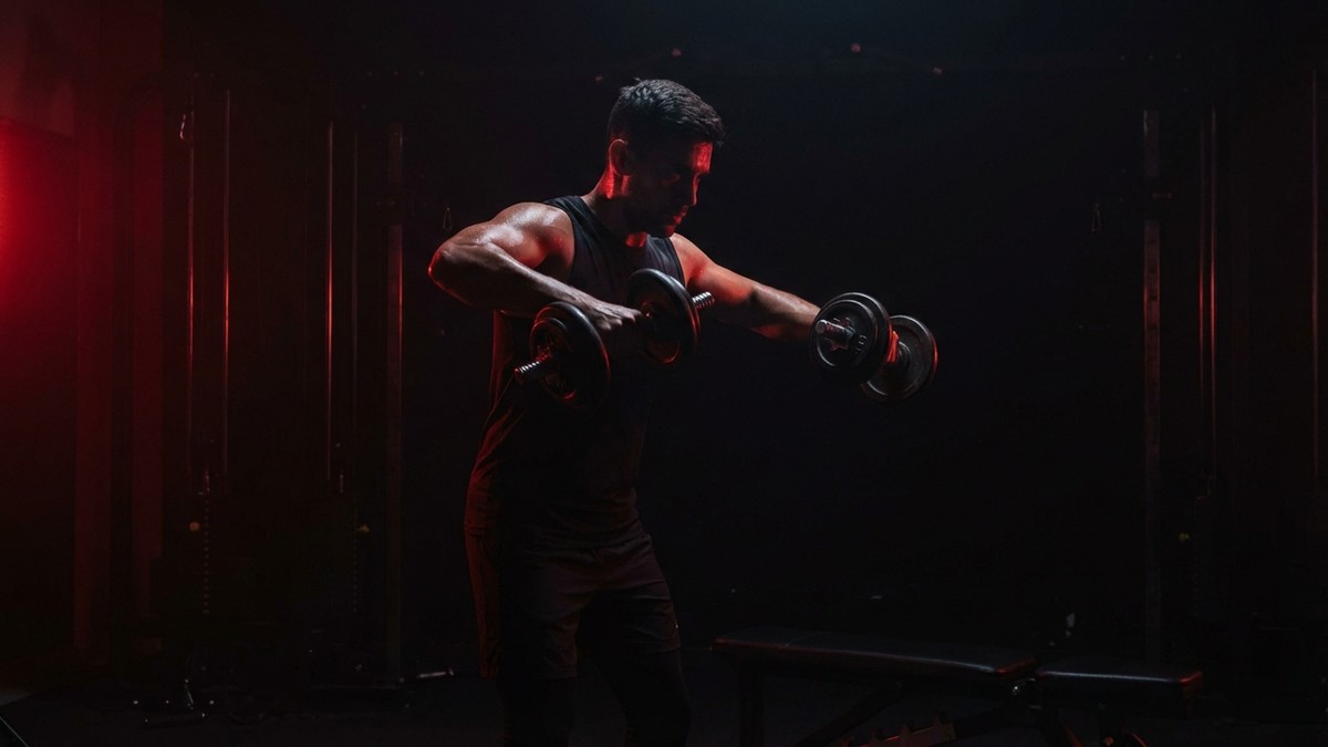 Shoulder Workout With Dumbbells: 8 Moves